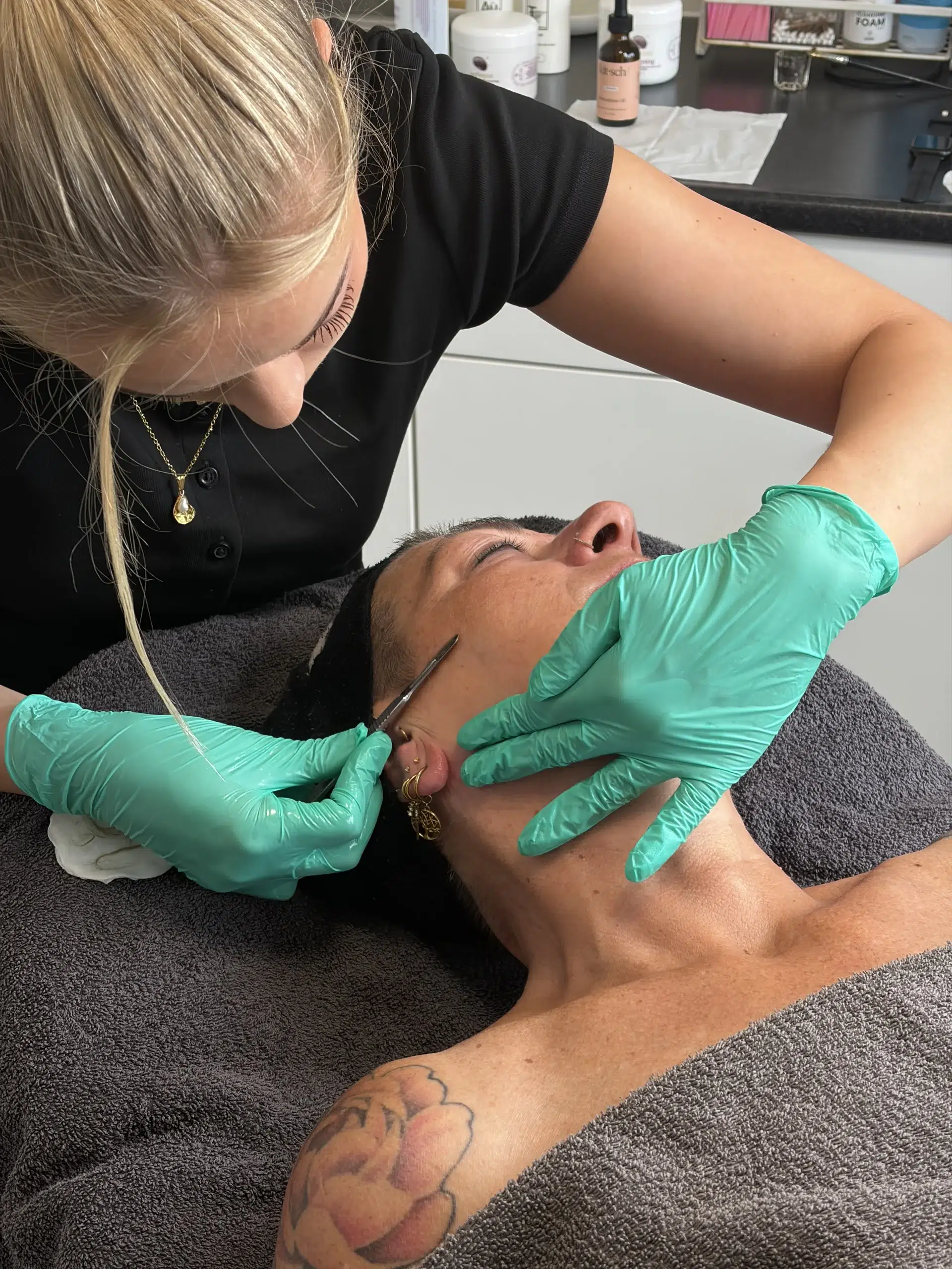 Leanne aan het werk in de salon